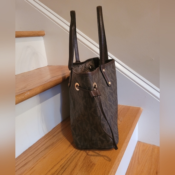 Michael Kors Brown Shoulder Bag with  Animal Print Inside - Picture 2 of 7